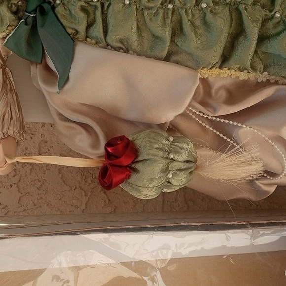 Victorian Porcelain Doll w Box 17" Midwestern Home Products - Picture 12 of 15